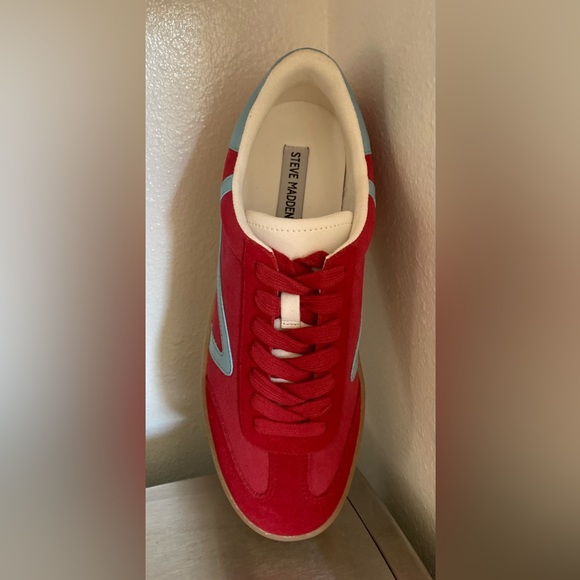 STEVE MADDEN WOMENS RED AND BLUE SNEAKERS - Picture 14 of 15
